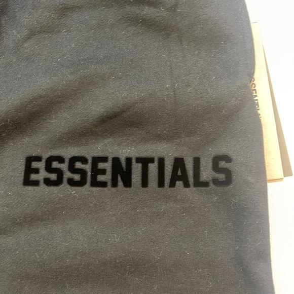 - Fear of god essentials jet black sweat shorts(black collection) - Picture 5 of 7